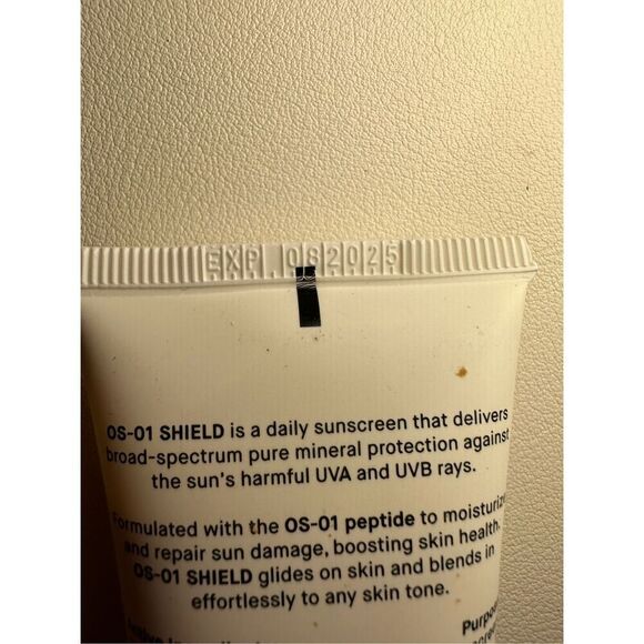 OneSkin OS-01 SHIELD OS-01 Peptide Protect + Repair SPF 30+ Sunscreen - Picture 3 of 4